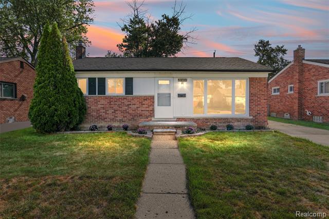 front view picture of 29404 Mark Ave, Madison Heights, MI. 48071