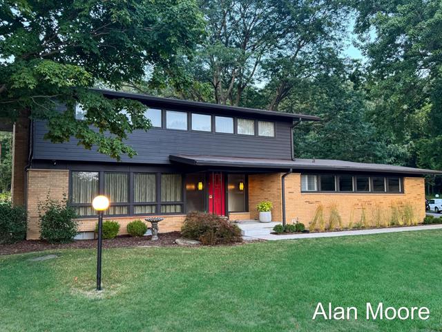 front view picture of 7878 Northlandne  Drive, Rockford, MI. 49341