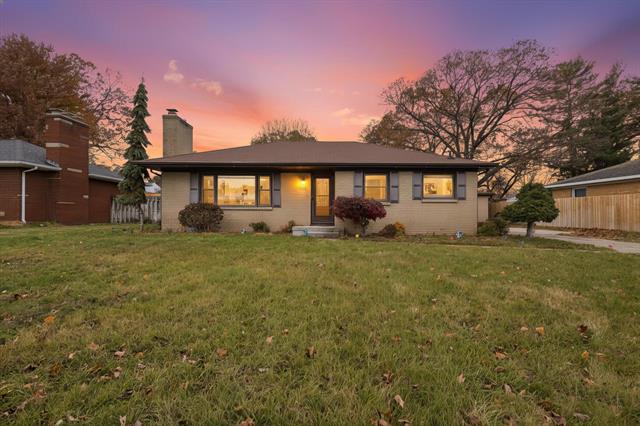 front view picture of 1325 32Ndsw  Street, Wyoming, MI. 49509