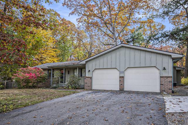 front view picture of 7362 30Thse  Street, Ada, MI. 49301