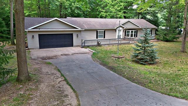 front view picture of 8800 Longview Drive, Stanwood, MI. 49346