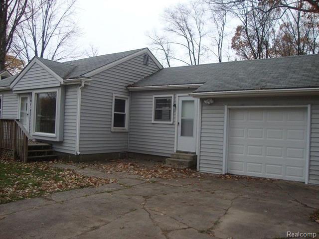 front view picture of 30035 Everett St, Southfield, MI. 48076