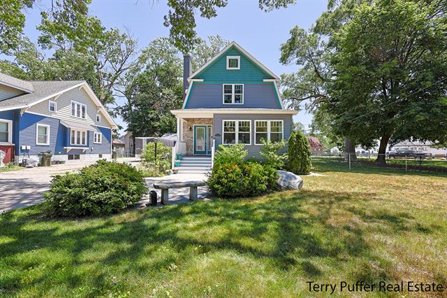 front view picture of 1525 Lakeshore Drive, Muskegon, MI. 49441