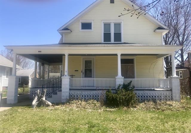 front view picture of 109 S Staffon Street, Ludington, MI. 49431