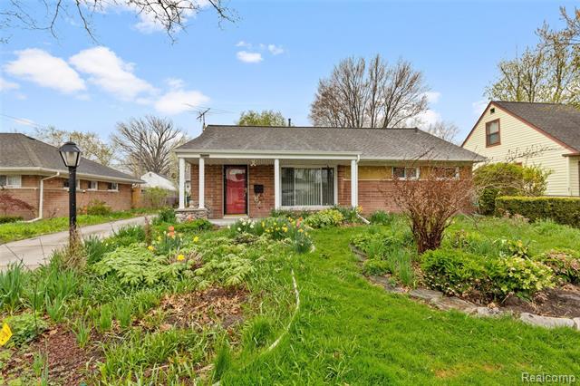 front view picture of 3009 Harvard Rd, Royal Oak, MI. 48073