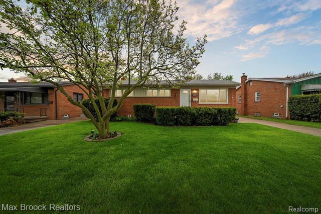 front view picture of 1544 Beaupre Ave, Madison Heights, MI. 48071