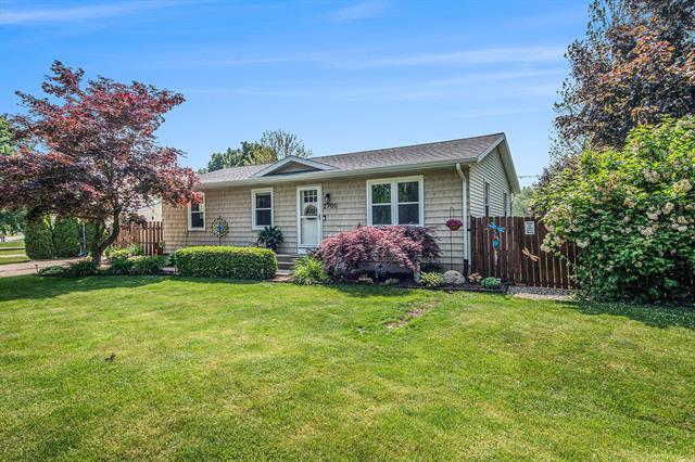 front view picture of 2700 Norfolkse  Road, Grand Rapids, MI. 49506