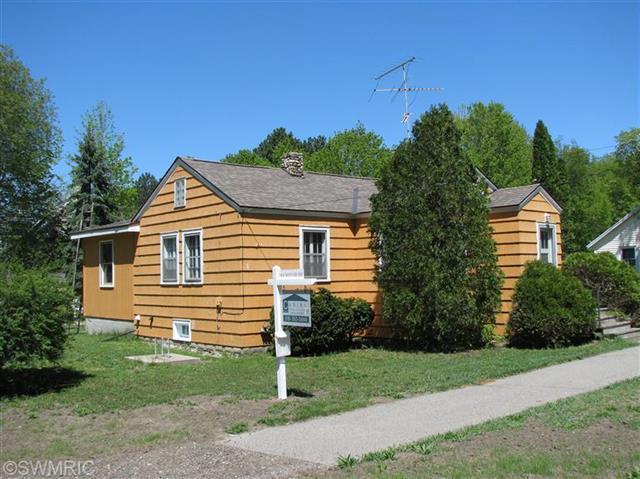 front view picture of 2087 W 32Nd Street, Holland, MI. 49423