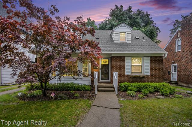 front view picture of 2434 Evergreen Dr, Royal Oak, MI. 48073