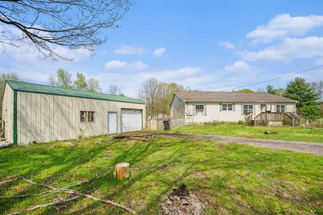 front view picture of 3321 Babylon Road, Allegan, MI. 49010