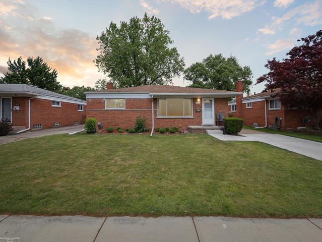 front view picture of 1623 Beaupre Ave, Madison Heights, MI. 48071