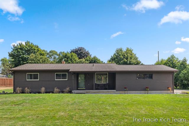 front view picture of 4592 Bonnevillene  Drive, Grand Rapids, MI. 49525