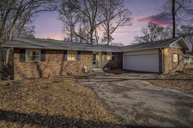 front view picture of 26382 Acorn St, Edwardsburg, MI. 49112