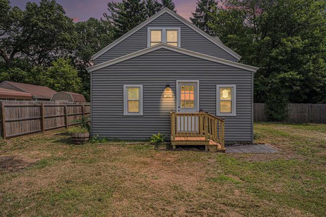 front view picture of 1434 S Quarterline Road, Muskegon, MI. 49442