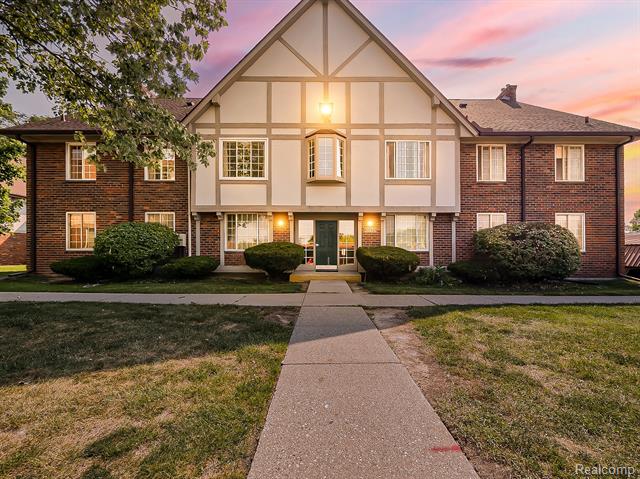 front view picture of 30204 Southfield Rd, Southfield, MI. 48076