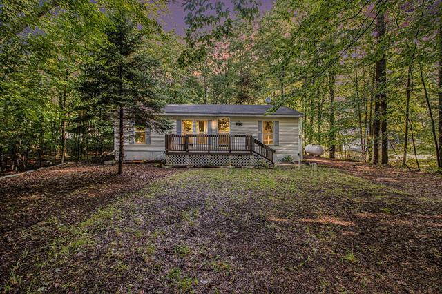front view picture of 6454 W Beech Street, Ludington, MI. 49431