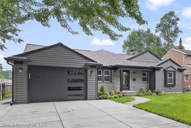 front view picture of 2409 N Vermont Ave, Royal Oak, MI. 48073
