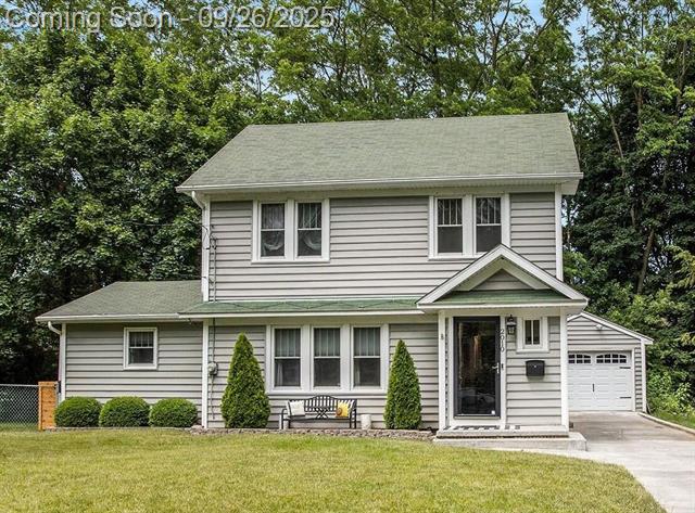 front view picture of 2010 Commonwealth Avenue, Kalamazoo, MI. 49006