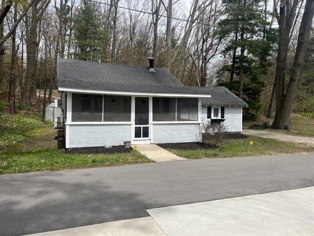 front view picture of 17213 Lake Court, Holland, MI. 49424