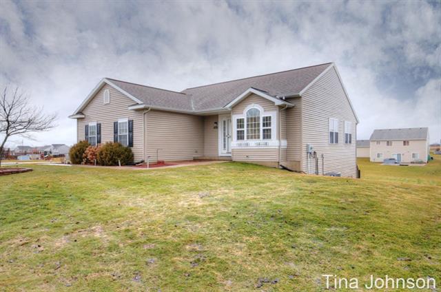 front view picture of 1691 Crescent Pointese  Drive, Caledonia, MI. 49316