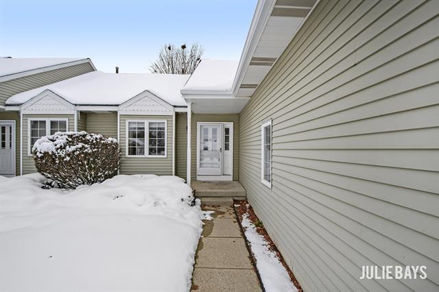 front view picture of 2843 Parkside Drive, Jenison, MI. 49428