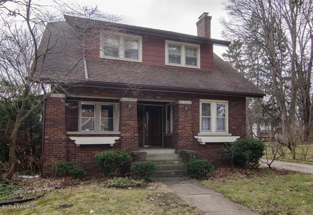 front view picture of 556 W Main Street, Niles, MI. 49120