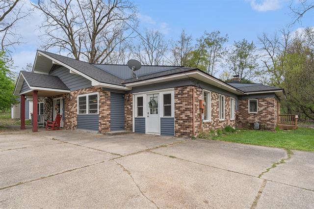 front view picture of 2678 Richmondnw  Street, Grand Rapids, MI. 49504