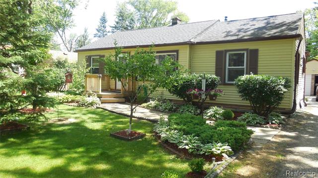 front view picture of 30126 Everett St, Southfield, MI. 48076