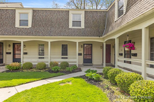front view picture of 2463 Abbingtonse  Drive, Grand Rapids, MI. 49506