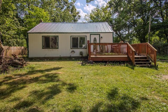 front view picture of 712 S Lagrave Street, Paw Paw, MI. 49079