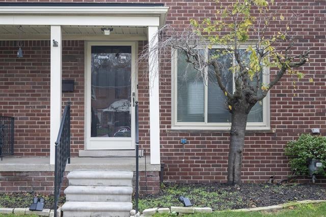 front view picture of 2508 Oliver Rd, Royal Oak, MI. 48073