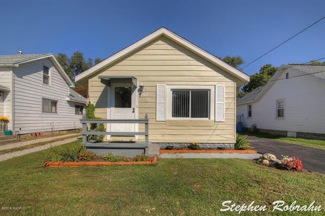 front view picture of 251 Abbiese  Street, Grand Rapids, MI. 49548