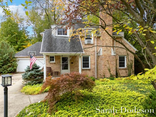 front view picture of 2752 Maplewoodse  Drive, Grand Rapids, MI. 49506