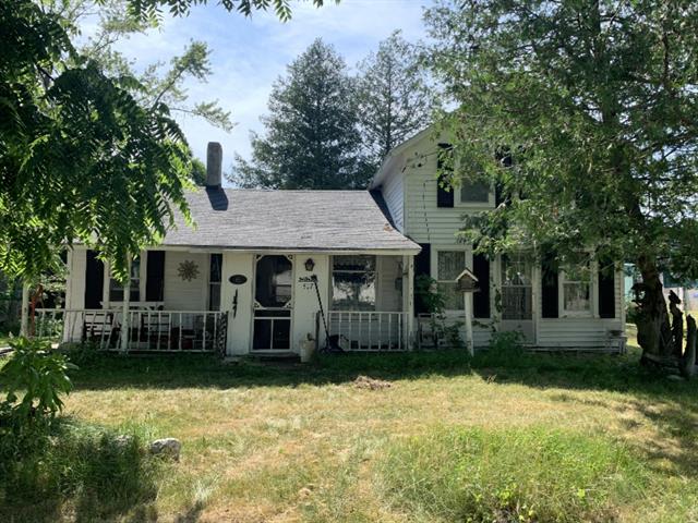front view picture of 517 S Wythe Street, Pentwater, MI. 49449
