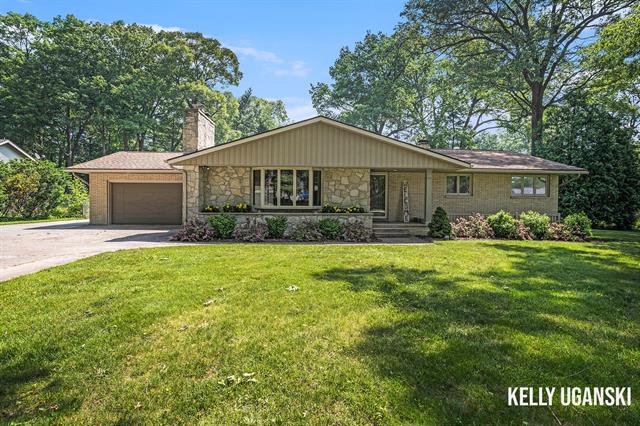 front view picture of 702 W Wedgewood Drive, Muskegon, MI. 49445
