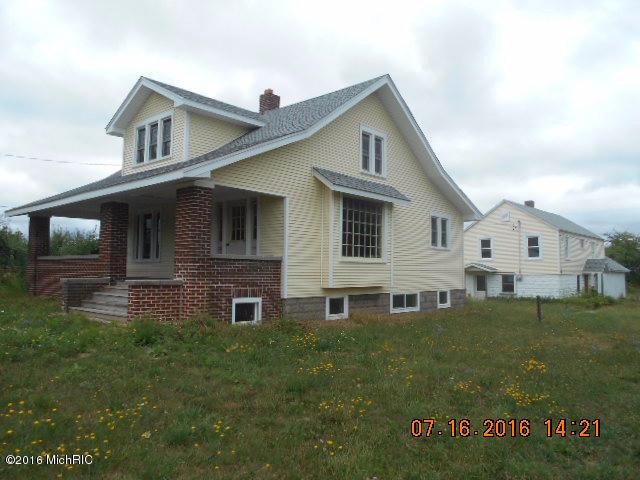front view picture of 3298 S Pere Marquette Highway, Ludington, MI. 49431
