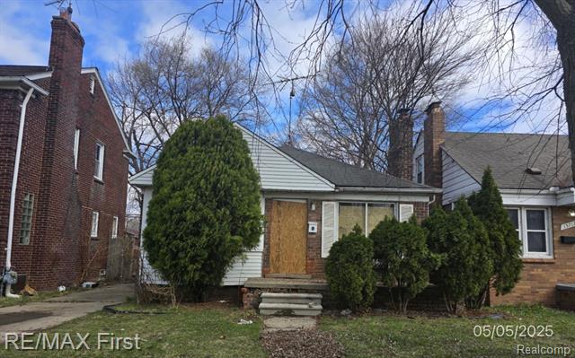 front view picture of 15709 Carlisle Street, Detroit, MI. 48205
