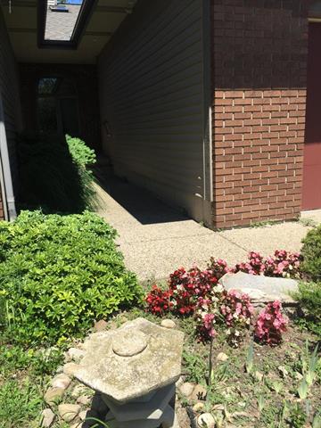 front view picture of 617 Crestview Street, Holland, MI. 49423