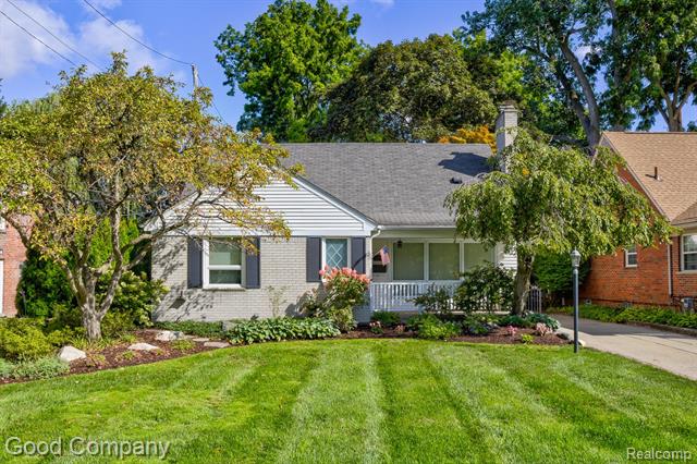 front view picture of 3303 Vinsetta Blvd, Royal Oak, MI. 48073