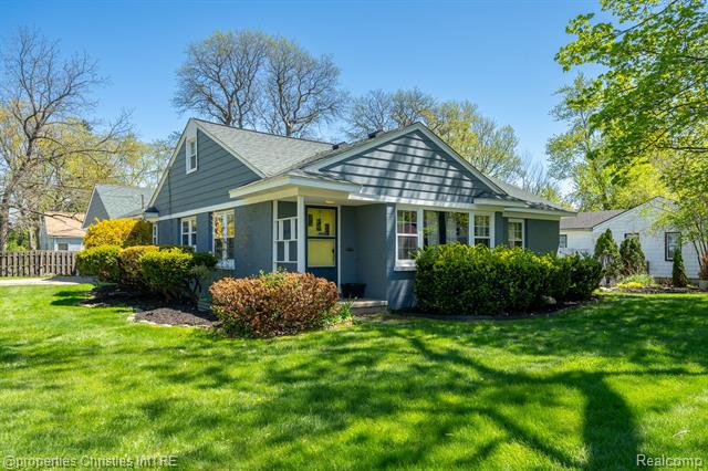 front view picture of 30160 Marshall St, Southfield, MI. 48076