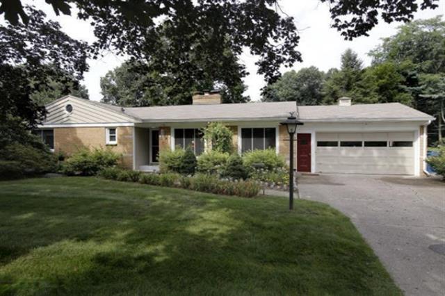 front view picture of 4340 Sunset Drive, Kalamazoo, MI. 49008