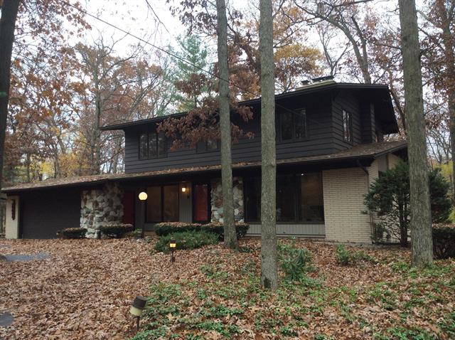 front view picture of 7414 Thorncrestse  Drive, Ada, MI. 49301