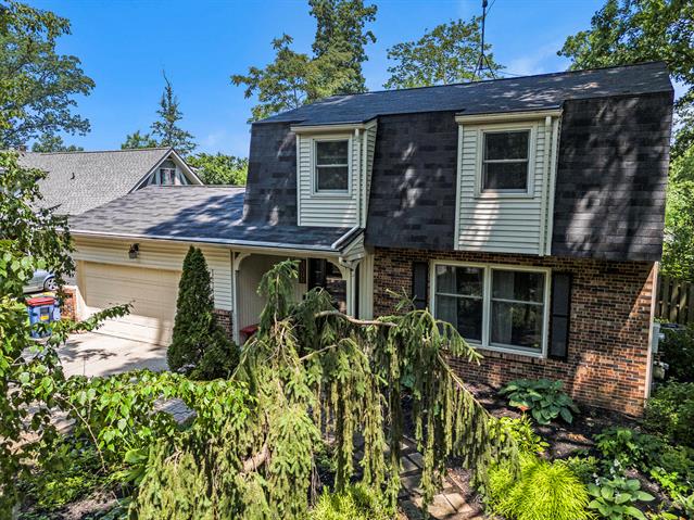 front view picture of 1317 Richwoodse  Drive, Grand Rapids, MI. 49508