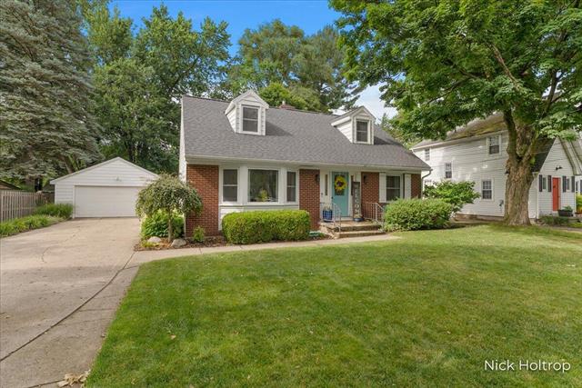 front view picture of 1525 Van Aukense  Street, Grand Rapids, MI. 49508