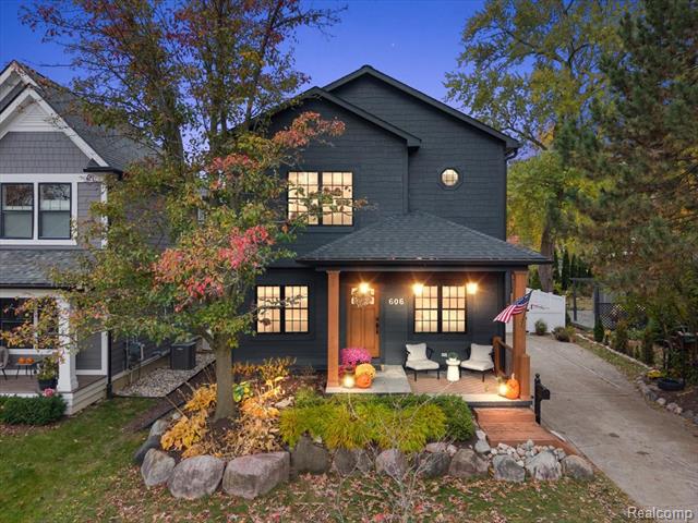 front view picture of 606 Golf Ave, Royal Oak, MI. 48073