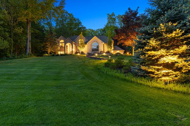 front view picture of 966 Timber Windssw  Drive, Grand Rapids, MI. 49534