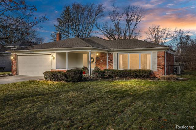 front view picture of 30390 Red Maple Ln, Southfield, MI. 48076