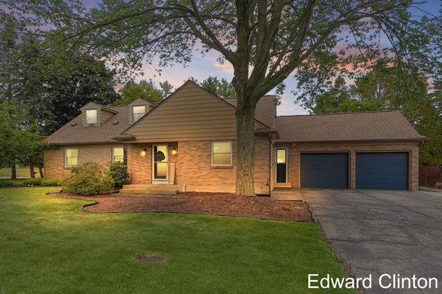 front view picture of 2024 7Thnw  Street, Grand Rapids, MI. 49504