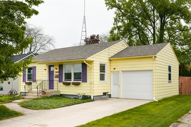 front view picture of 853 Kingsley Avenue, Saint Joseph, MI. 49085