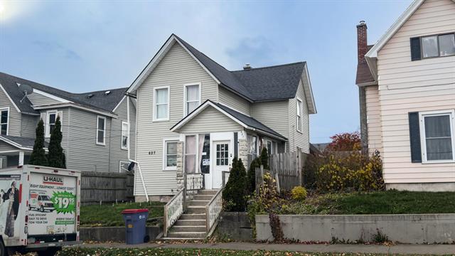 front view picture of 627 Lanenw  Avenue, Grand Rapids, MI. 49504